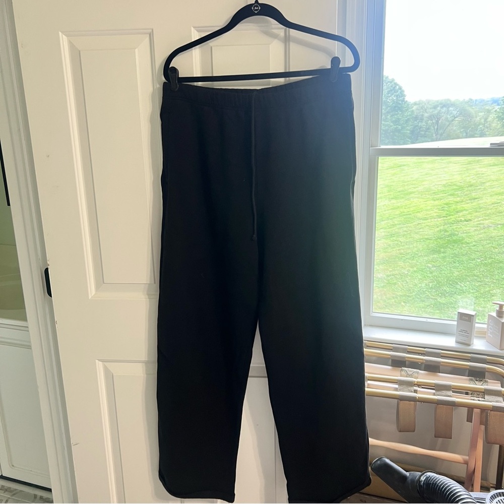 Skims Black Relaxed Sweatpants - Classic Everyday Comfort